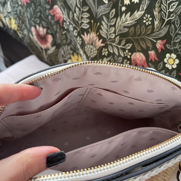 Kate Spade purse - worn once - Picture 8 of 10